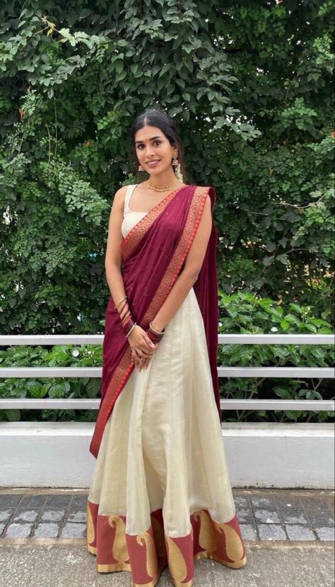 Geethika Kanumilli, Onam Outfits Ideas, Onam Dress, Onam Outfits, Kerala Saree Blouse Designs, Simple Lehenga, Simple Saree Designs, Indian Outfits Lehenga, Lehenga Designs Simple