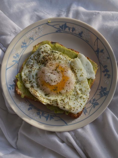 Avocado Toast With Egg Aesthetic, Avocado Egg Toast Aesthetic, Coastal Breakfast, Avocado Toast Aesthetic, Almond Food, Coastal Food, Healthy Plate, Coastal Granddaughter, Food Is Fuel