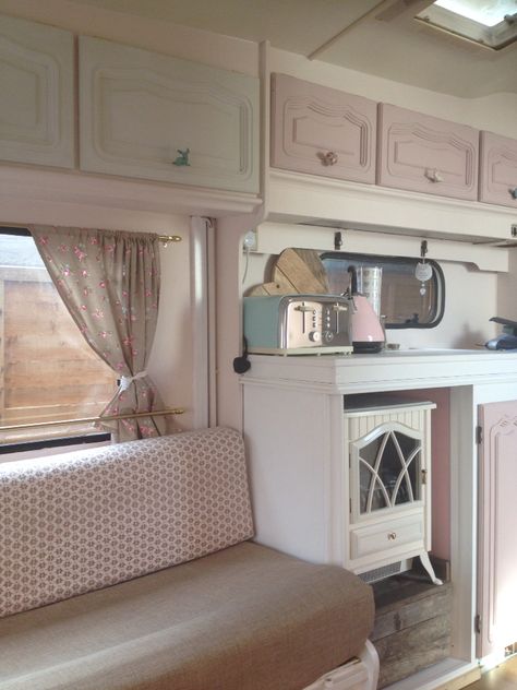 Girly Camper Interior, Pink Camper Interior, Pink Rv Interior, Pretty Caravan, Pink Caravan Interior, Pink Trailer Home, Pink Van Life, Pink Caravan, Caravan Inside