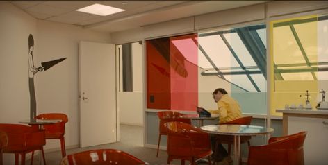 "Her" Film Art Direction - Production Design Fashion Spike Jonze, Office Movie, Still Life Artists, Her Film, Her Office, Bright Art, Production Design, She Movie, Blonde Brunette