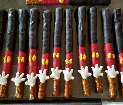 Mickey Mouse Dipped Pretzels, Mickey Pretzel Rods, Mickey Mouse Chocolate Covered Pretzels, Mickey Mouse Pretzel Rods, Mickey Mouse Party Snacks, Mickey Mouse Pretzels, Mickey Mouse Dessert Table, Mickey Mouse Snacks, Mickey Mouse Desserts