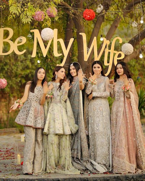 Pakistani Dresses Wedding Sisters, Pakistani Wedding Outfits Sisters Ideas, Dress For Brides Sister, Pakistani Wedding Outfits Sisters, Engagement Dress For Bride Sister, Bride Sister Outfit, Dress For Bride Sister, Sister Wedding Dress, Indian Wedding Aesthetic