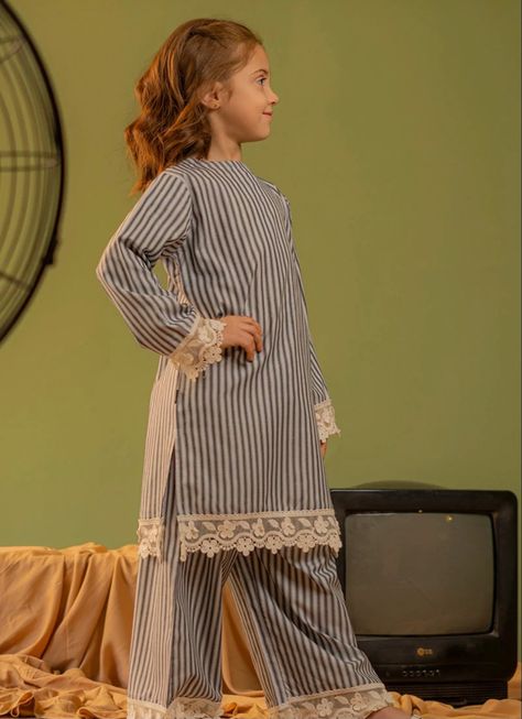 Pakistani Summer Dresses, Kids Summer Dresses, Kids Ethnic Wear, Kids Dress Collection, Girls Dresses Sewing, African Dresses For Kids, Latest Dress Design