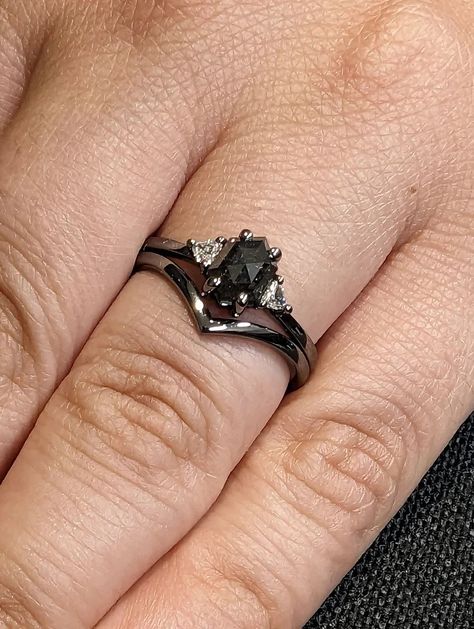 MAIN STONE
Type: Natural Salt and Pepper Diamond
Cut: Hexagon
Color: Dark / Grey / Icy

#1ct #Hexagon #Salt #and #Pepper #Diamond #Wedding #Ring #Set #14K #Black #Gold #3 #Stone #Diamond #Proposal #Ring #Custom #Bridal #Jewelry #Set #for #Her #Salt #Pepper #Diamond #Salt #pepper #ring #engagement #ring #set #promise #ring #wedding #ring #set #anniversary #ring #set #triangle #diamond #hexagon #diamond #ring #black #gold #ring #unique #ring #3 #stone #ring #chevron #wedding #band #v #shape #ring Wedding Ring Sets Black, Dark Wedding Ring, Dark Engagement Ring, Cushion Cut Wedding Rings, Engagement Ring Types, Black Zirconium Ring, Gothic Engagement Ring, Plain Wedding Band, Black Gold Ring