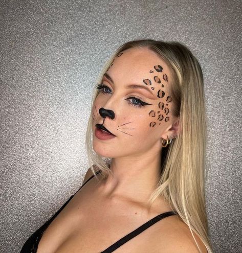 Lion Makeup Halloween Easy, Black Makeup Looks Halloween, Animal Makeup Looks Halloween, Easy Makeup Looks Halloween, Leapord Halloween Makeup Easy, Cat Make Up For Halloween Easy, Cute Makeup For Halloween, Leapord Print Makeup Look, Black Leopard Makeup