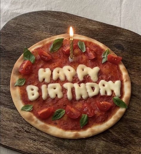 Happy Birthday Pizza, Pastel Picnic, Gilmore Girls Aesthetic, Birthday Pizza, Creative Pizza, Cute Pizza, 16 Cake, Kawaii Cooking, Happy Birthday My Love