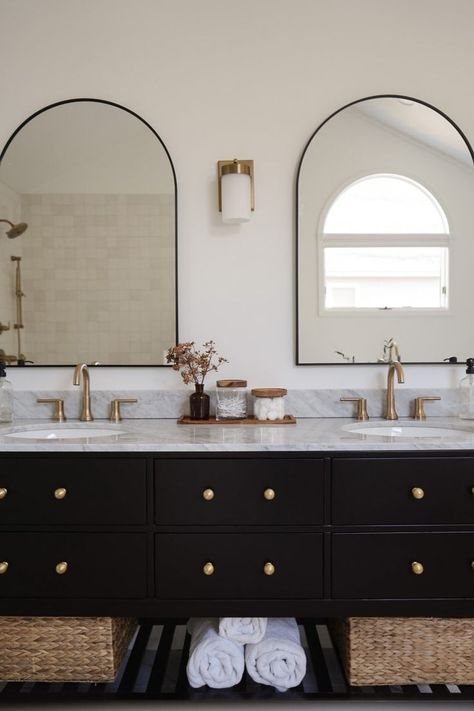 Bathroom Interior Design Modern Master Bath, Luxurious Bathroom Design, Arched Mirrors, Elegant Bathroom Design, Bathroom Interior Design Modern, Bathroom Sink Decor, Sink Decor, Black Vanity Bathroom, Modern Farmhouse Bathroom