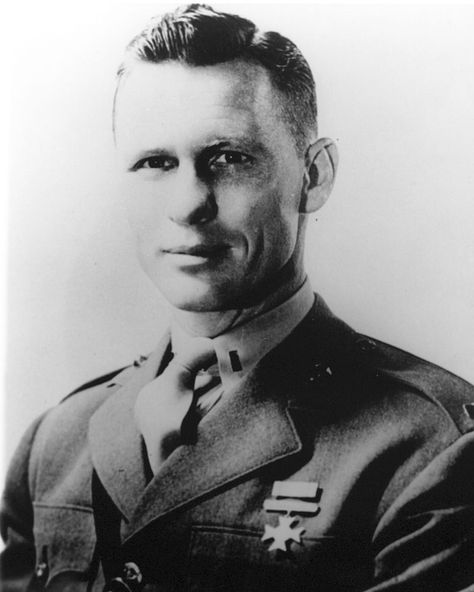 Jack Lummus: WWII hero, athlete, Baylor Bear Famous Marines, Famous Veterans, Battle Of Iwo Jima, Medal Of Honor Recipients, Iwo Jima, Baylor University, American Veterans, Sports Hero, Medal Of Honor