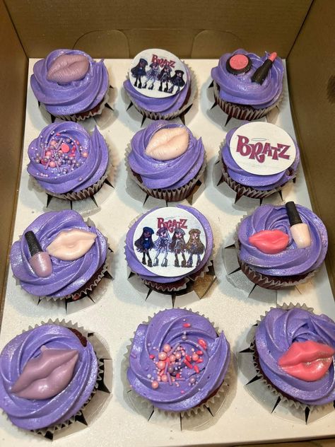 Bratz Party Theme Adults, Bratz Birthday Decorations, Bratz Party Treats, Bratz Theme Cake, Bratz Birthday Party Ideas Adults, Bratz Birthday Party Ideas Cakes, Bratz 21st Birthday Party, Bratz Cupcakes, Bratz Themed Birthday Party Decorations