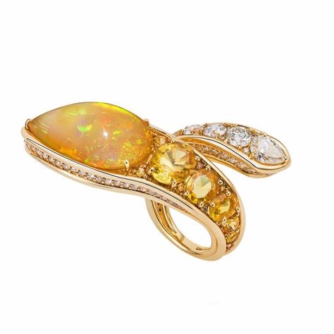 Quickly establishing themselves as one of the world’s most sought-after gemstones, prepare to be seduced by the magnificence of Ethiopian Wello opals. High Jewelry Bracelet, Ethiopian Opal Jewelry, Unusual Engagement Rings, Ethiopian Opal Ring, Snake Jewelry, White Gold Set, Luxury Jewellery, Emerald Pendant, Unique Wedding Bands