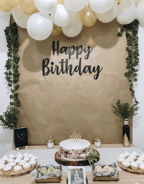 Neutral Tones Birthday Party, Ideas Cumpleaños Mujer, Minimalist Birthday Decor Simple, Small Birthday Decorations Simple, Birthday Decorations Simple, Simple Birthday Decor, Rustic First Birthday, Home Decor Tips And Tricks, Decor Tips And Tricks