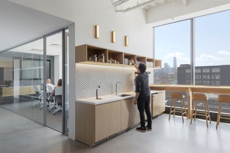 Office Kitchenette, Kitchen Pantries, Office Canteen, Commercial Office Design, Office Pantry, Pantry Room, Office Interior Design Modern, City Office, Office Space Design