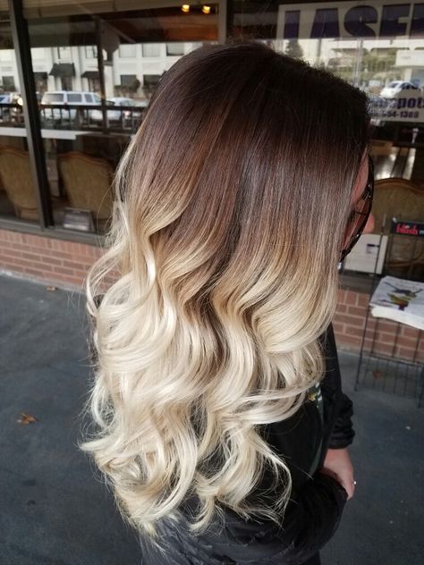 Over 40 Bangs, Platnum Blonde, Platinum Blonde Ombre, Wave Hairstyles, Baylage Hair, Blonde Ends, Haircuts Medium, Finger Wave Hair, Pearl Blonde