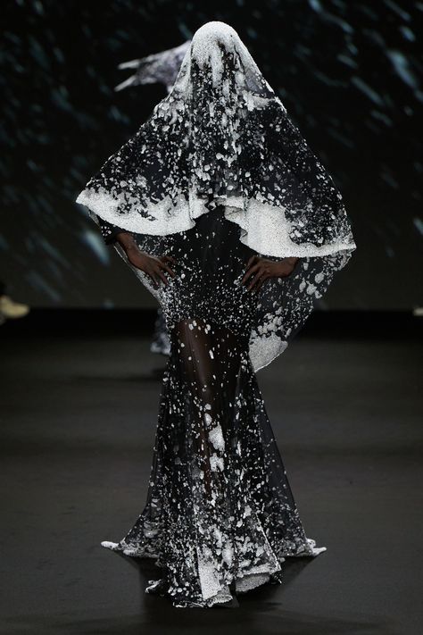 Robert Wun Fall 2024 Couture Collection | Vogue Robert Wun, Runway Fashion Couture, Couture Mode, Pretty Designs, Creation Couture, Runway Looks, Print Trends, School Fashion, Fall 2024