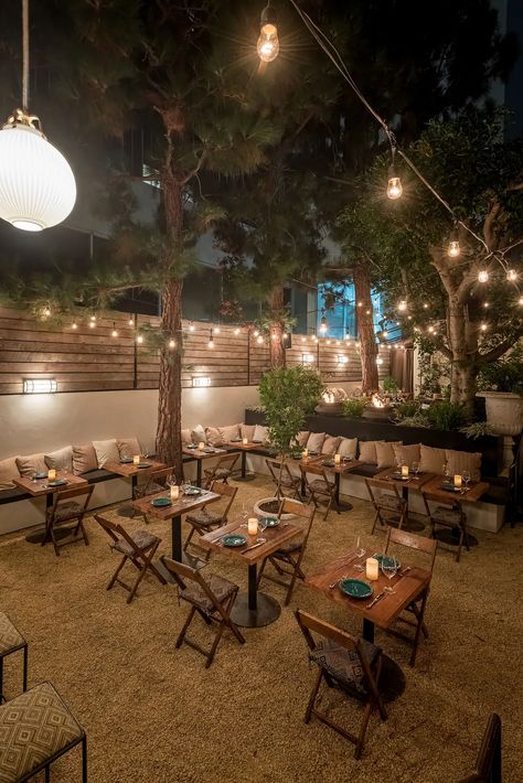 Backyard Restaurant, Outdoor Restaurant Patio, Bühnen Design, Restaurant Copycat, Party Restaurant, Outdoor Restaurant Design, Decoration Restaurant, Coffee Shop Interior Design, Restaurant Patio