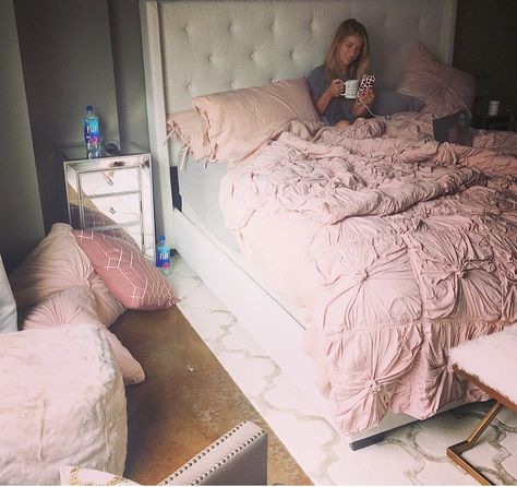 Jessie James Decker Carrie Bradshaw Apartment, Interior Design Bedroom Master, Interior Design Bedroom Small, James Decker, Jessie James Decker, Jessie James, Dream Rooms, Dream Bedroom, Bedroom Inspo