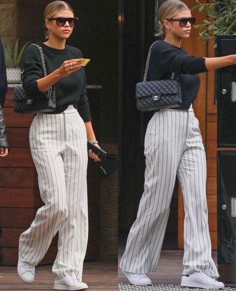 Black And White Striped Pants Outfit, Pantalon Palazzo Outfits, Pin Stripe Pants Outfit, White Striped Pants Outfit, Pinstripe Trousers Outfit, Striped Trousers Outfit, Striped Linen Pants Outfit, Pinstripe Pants Outfit, Black Trousers Outfit