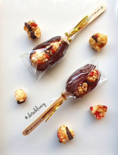 Drizzled Popcorn, Date Recipes Desserts, Chocolate Drizzled Popcorn, Ramadan Sweets, Arabic Dessert, Chocolate Work, Eid Crafts, Date Recipes, Ramadan Crafts