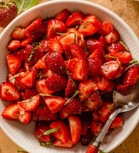 Moroccan Carrot Salad, Strawberry Salad Recipe, Moroccan Carrots, Pineapple Dessert, Strawberry Basil, Berry Salad, Spinach Strawberry Salad, Summer Foods, Bakery Ideas