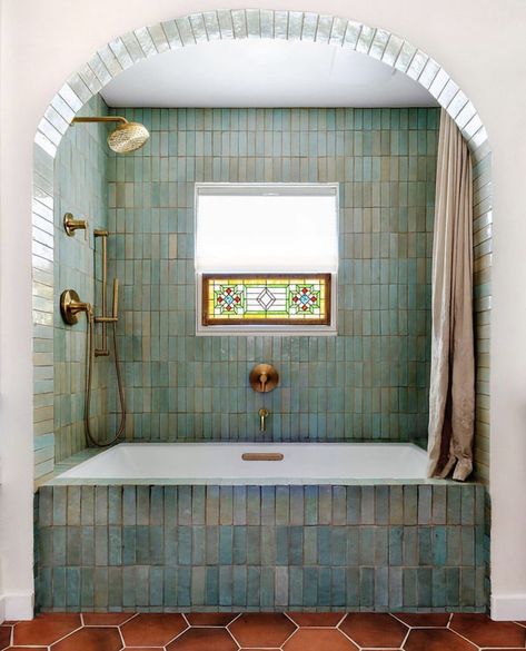 Shower Alcove, Piscina Interior, Bathroom Layouts, Bathroom Design Trends, Casa Patio, Tile Trends, Bathroom Trends, Ranch Style Home, Bathroom Inspo