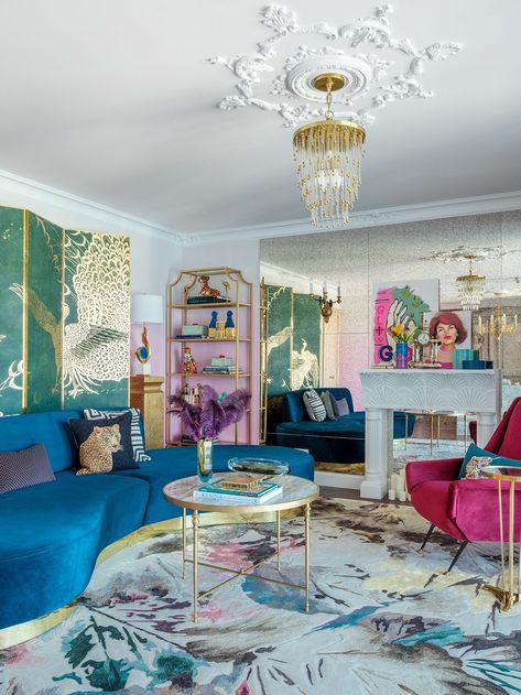 Mucho color y pasión en este piso ecléctico con toques kitsch ¡Atrévete a copiarlo!elledecoresp Estilo Kitsch, Esthetician Room Decor, Inner Sanctum, Kitsch Decor, Maximalist Interior, Esthetician Room, Glam Room, Dream Rooms, White Houses