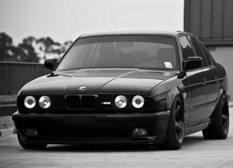 BMW E34 M5 black Bmw E34 M5, E34 Bmw, Bmw E32, Bmw 525, Carros Bmw, Serie Bmw, Bavarian Motor Works, Bmw E38, Bmw E34