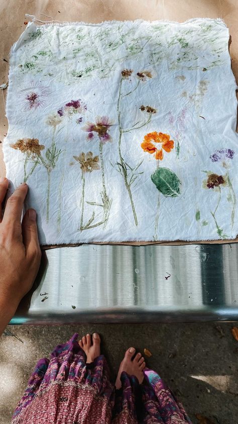 Flower Stamping On Fabric, Flower Pressing On Fabric, Pounded Flowers On Fabric, Flower Pounding On Paper, Flower Printing On Fabric, Flower Pounding On Fabric, Punk Crafts, Artist Identity, Pounded Flowers