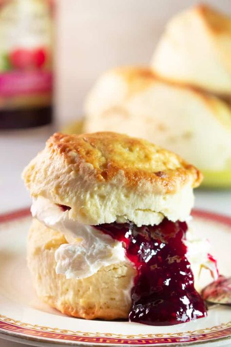 Best English Scones Recipe Ever, Best Ever Scones, English Buiscits Recipes, Scones Recipe English, Food Processor Scones, Authentic British Scones, Types Of Scones, British Scones Traditional, English Scones Recipe British