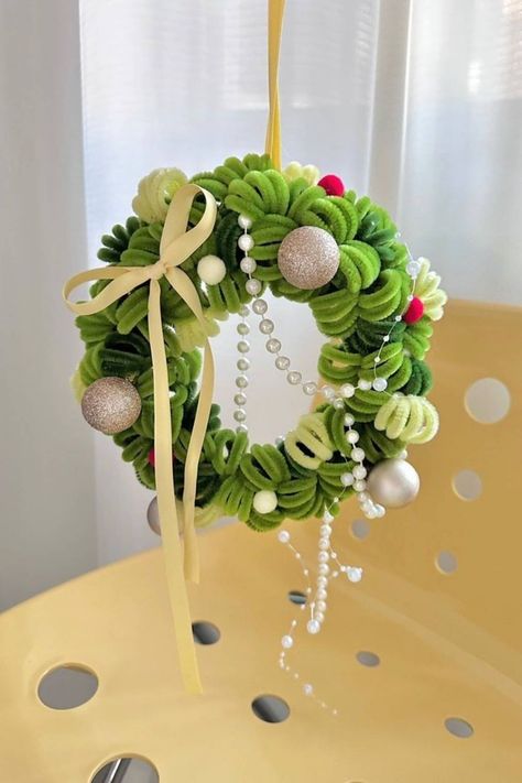 Fall Wreath Wreath Hat Faux Maple Wood Beads For Front Door Christmas Decoration Table Flower Centerpieces, Small Christmas Wreath, Purple Basket, Clean Flowers, Front Door Christmas, Wreath For Door, Front Door Christmas Decorations, Artificial Christmas Wreaths, Flower Bouquet Diy