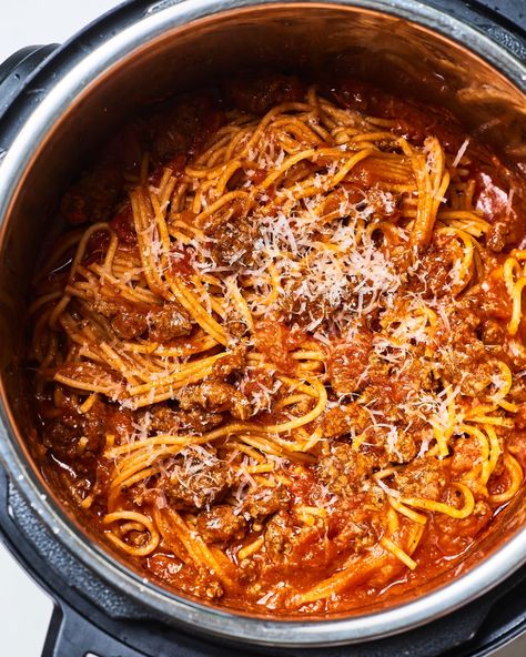 Spaghetti In Instant Pot, Instant Pot Spaghetti Recipe, Instant Pot Pasta Recipe, Beef Noodles, Spaghetti Meat Sauce, Dinners To Make, Best Instant Pot Recipe, Pasta Dinners, Tasty Pasta