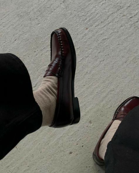 Sam Reid, Shoes And Socks, Paris Mode, Vintage Versace, Brown Loafers, Mens Outfit Inspiration, Swag Shoes, Slingbacks, Mode Inspo