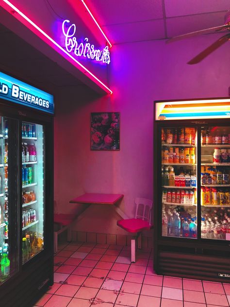 Light Photography Aesthetic, Diner Aesthetic, Violet Vintage, Retro Diner, Neon Nights, Vintage Restaurant, Cyberpunk Aesthetic, Vaporwave Aesthetic, Neon Aesthetic