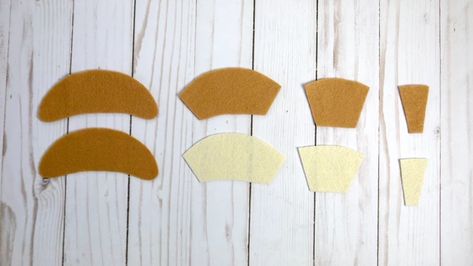 Felt croissant, cinnamon roll, slice bread Diy Felt Bread, Felt Croissant, Croissant Cinnamon Rolls, Felt Food Templates, Felt Food Patterns Free, Felt Food Pattern, Felt Templates, Felt Food Patterns, Felt Patch