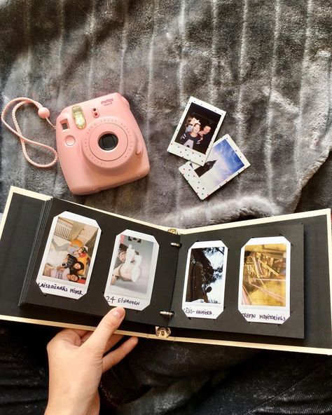 Instax Scrapbook, Polaroid Inspiration, Instax Mini Ideas, Mini Albümler, Diy Album Photo, Instax Photo Album, Presents For The Bride, Mini Albums Photo, Polaroid Album