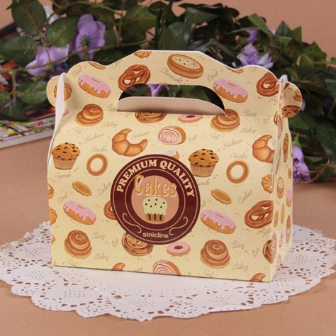 Pastry Shop Packaging, Bakery Boxes Packaging Aesthetic, Birthday Cake Packaging Design, Cute Cake Box Packaging, Bakery Packaging Design Inspiration, Bakery Merchandise Ideas, Aesthetic Cake Shop, Cake Box Design Packaging Ideas, Pastry Box Packaging Design