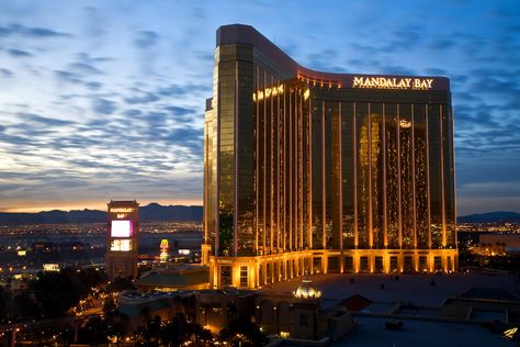 where-to-stay-in-vegas Mandalay Bay Las Vegas, Cheap Vacation, Mandalay Bay, Las Vegas Trip, Vegas Baby, Casino Resort, Vegas Strip, Sanya, Las Vegas Strip