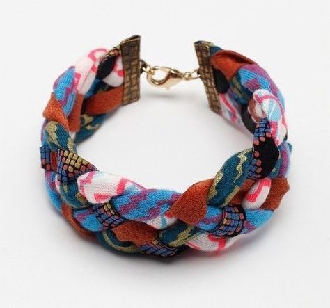 Jewelry Cleaner Diy, Couture Necklace, Jewelry Diy Bracelets, Fabric Bracelets, Shirt Diy, Jewelry Organizer Diy, Fabric Accessories, Recycled Jewelry, Fall Fabric