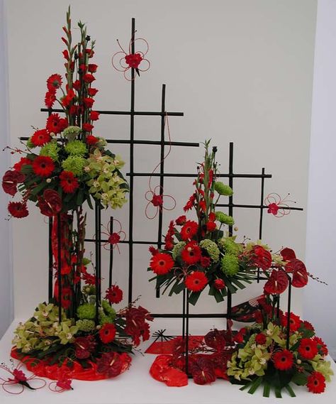 Flowers Contemporary Flower Arrangements, White Flower Arrangements, Rhs Chelsea Flower Show, Corporate Flowers, Unique Flower Arrangements, Floral Art Design, Church Flower Arrangements, Coban, Church Flowers