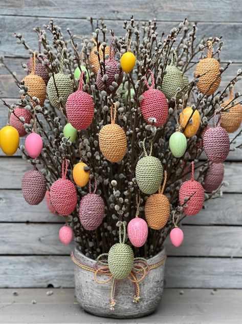 Easter Egg Cakes, Easter Egg Baskets, Simple Easter Decor, Aladdin Birthday Party, Egg Baskets, Eggs Basket, Creative Easter Eggs, Easter Egg Basket, Easter Craft Decorations