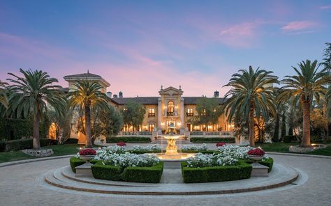 Most Expensive Mansion Ever to Be Auctioned Previously Listed at $165 Million || Beverly Hills real estate is breaking records again. This time, it is home to the most expensive listing ever to be auctioned. Villa Firenze was initially https://blog.dupontregistry.com/the-lifestyle/real-estate/most-expensive-mansion-ever-to-be-auctioned-previously-listed-at-165-million/ Mansion Homes, Beverly Hills Real Estate, Beverly Park, Mediterranean Mansion, Beverly Hills Mansion, Italian Village, Mega Mansions, Living Modern, Mediterranean Decor