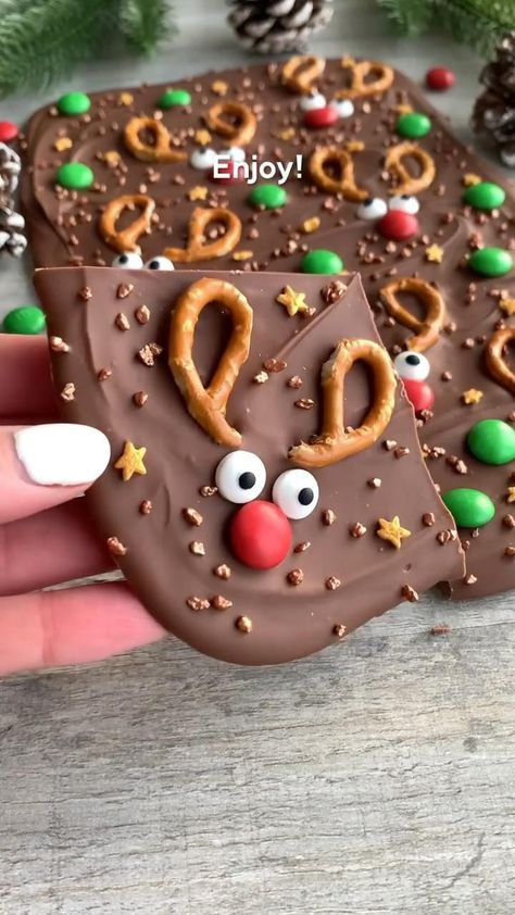 Christmas Treats No Chocolate, Christmas Snacks Videos, Holiday Baked Goods Christmas, Fitwaffle Christmas, Christmas Food Videos Desserts, Chocolate Desserts For Christmas, Christmas Homemade Treats, Santa Gnome Dessert Board, Christmas Desserts Videos