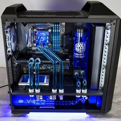 Here are some of the most incredible PCs ever made Gaming Setup Ps4, Gaming Setup Bedroom, Gaming Computer Setup, Best Gaming Setup, Pc Builds, Bubble Games, Gaming Pc Build, Gamer Setup, Computer Build