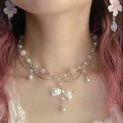 Charming summer diy jewelry. 💙✨🌼🦋Follow the link#braceletideas,#diyjewelry, #jewelrydiyideas, #jewelrybeads, #beads Beaded Jewelry Outfit, Coquette Handmade Jewelry, Bead Necklaces Ideas, Cute Necklace Ideas, Oc Accessories Ideas, Jwellary Ideas, Cute Jewelry Ideas, Cute Accessories Aesthetic, Bead Necklace Ideas