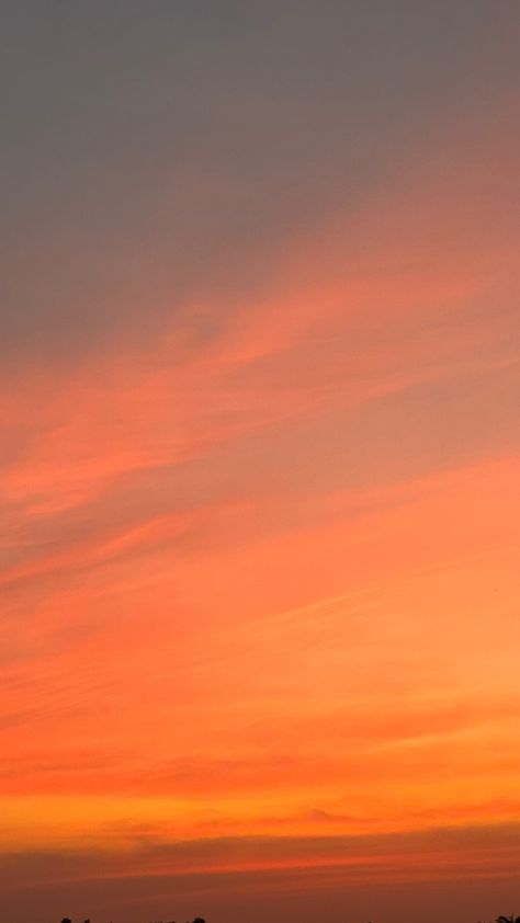 Sunset Sky Aesthetic, Sky Lover, Wallpaper Edge, White Wallpaper For Iphone, Ipad Ideas, Wallpaper Themes, Orange Sunset, Sunset Background, Random Aesthetic