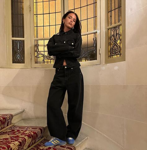 milanoooo 4 prada fw24🖤 | Instagram Olivia Neill, Different Body Sizes, Outfit Denim, Outfit Looks, Autumn Fits, Two Friends, Mode Ootd, Fall Fits, Friends Show