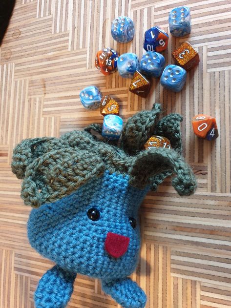 Pokémon Oddish Dice Bag – Ninja Cat Crafts Crochet Dice Bag, Gift Bag Pattern, Crochet Dice, Love Pokemon, Pokemon Bag, Dice Gifts, Crochet Pokemon, Single Crochet Decrease, Crochet Decrease