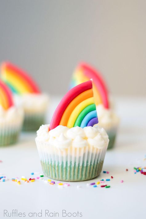 Rainbow Cupcakes Recipe, Fondant Rainbow, Rainbow Popcorn, Rainbow Snacks, Cupcake Fondant, Rainbow Cakes, Rainbow Frosting, Rainbow Cupcake, Decorated Cupcakes