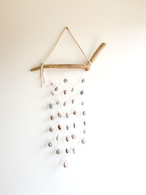 Here's a one-of-a-kind driftwood wall hanging. This rock mobile would look amazing in any rustic boho home or in an earthy-styled bedroom. A great nature-inspired gift for mom, friends, or yourself!! I picked these rocks and driftwood from the Canadian shores of Lake Superior. The rocks are hand wrapped with metal wire and tied to a piece of driftwood with white cord and fishing line. Bedroom Decor Cottagecore, Beachy Bedroom Aesthetic, Rock Mobile, Earthy Bedroom Decor, Styled Bedroom, Driftwood Wall Hanging, Earthy Living Room, Hanging Rock, Cottagecore Gifts