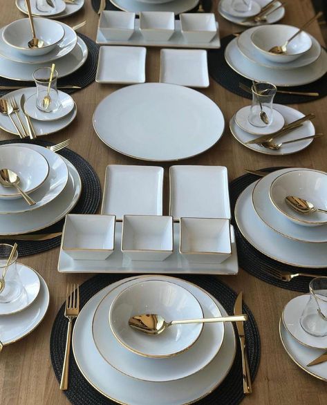 Modern Wooden Table, Dish Sets Dinnerware, Wooden Table Design, Dinner Set Design, Side Table Ideas, Assiette Design, Kitchen Essentials List, Food Set Up, Dinnerware Set Modern