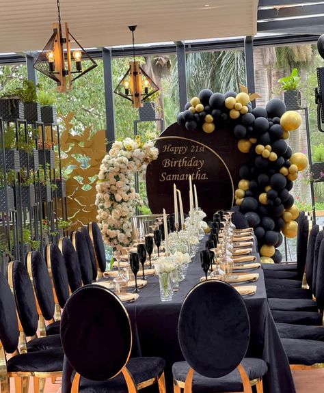 60 Birthday Dinner Ideas, Gold And Black Dinner Table Decor, Formal Birthday Party Themes, High End Birthday Party, Intimate 40th Birthday Dinner, Elegant Bday Party Decor, Graduation Dinner Decorations, Birthday Gala Ideas, Elegant Birthday Dinner Party